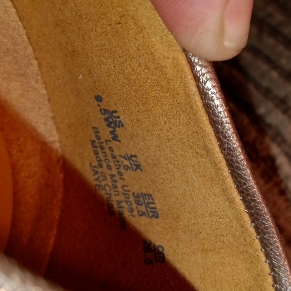 🆕Naturalizer Leather Comfort Slip On Flats Size 9.5 Wide Width Career wear Shoe - Picture 3 of 4